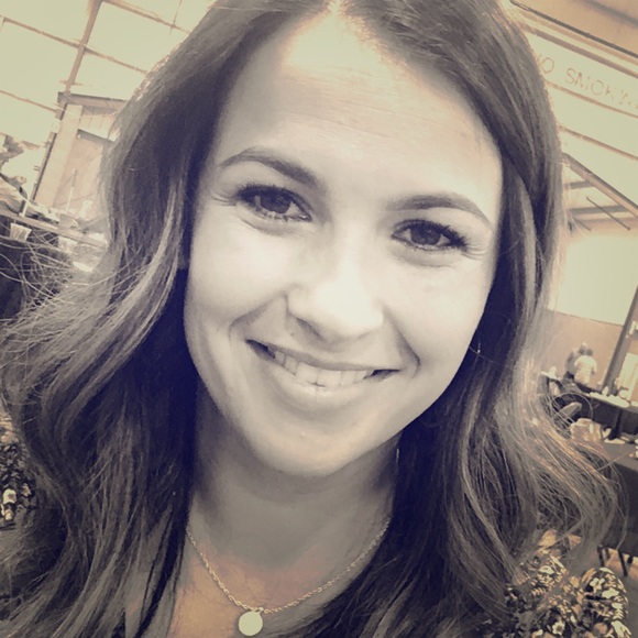 Meet your Posher, Claudia - Picture 1 of 1